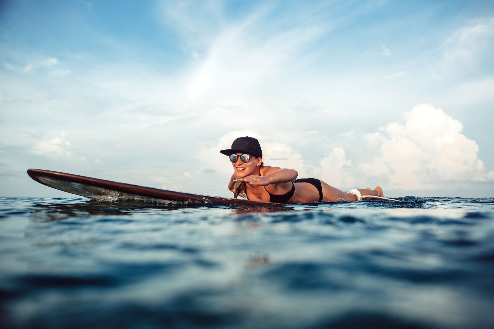 beautiful-girl-posing-sitting-surfboard-ocean1